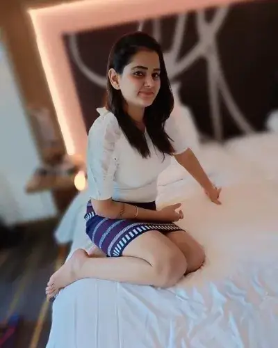 Escort Service In Chimur